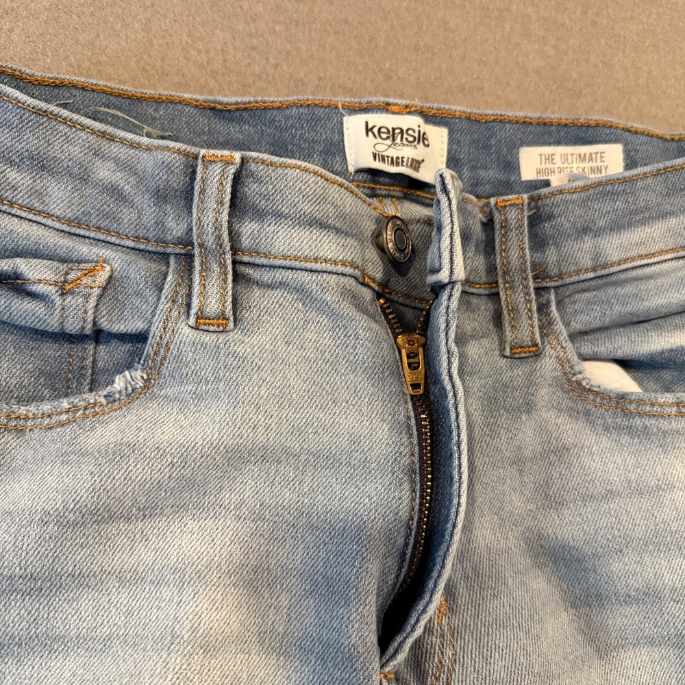 Kensie The Ultimate High Rise Skinny Jeans Light Wash Distressed Frayed Hem 8 29 - Picture 7 of 10